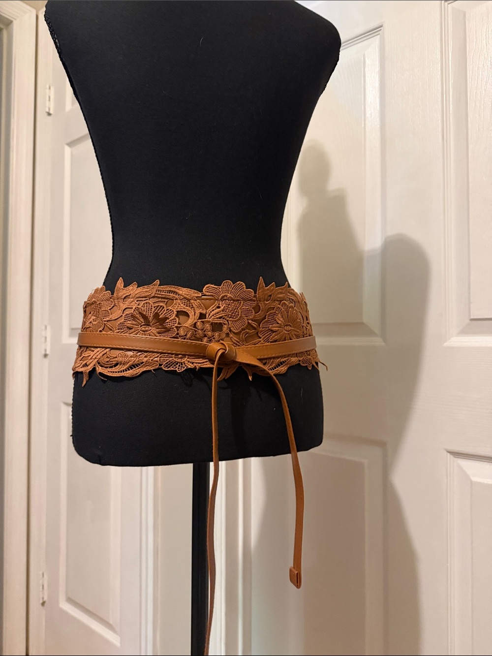 Lace Floral Waist Belt — Tan